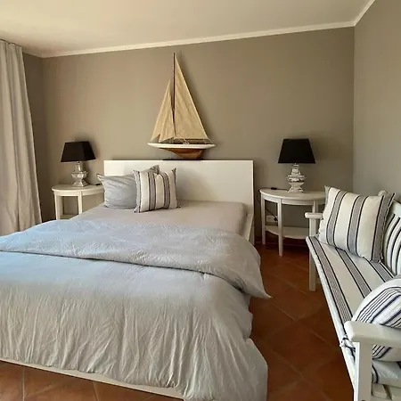 Large Comfortable By The Sea Apartment *