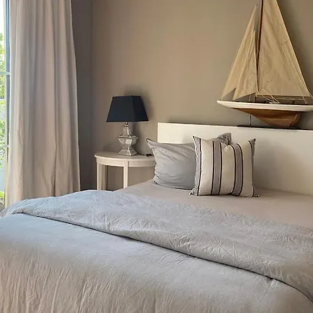 Large Comfortable By The Sea Bastorf