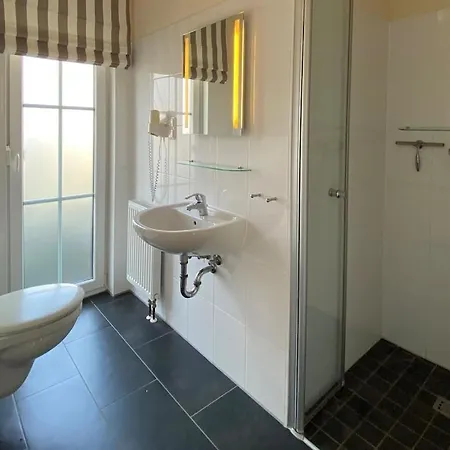 Large Comfortable By The Sea Apartment *