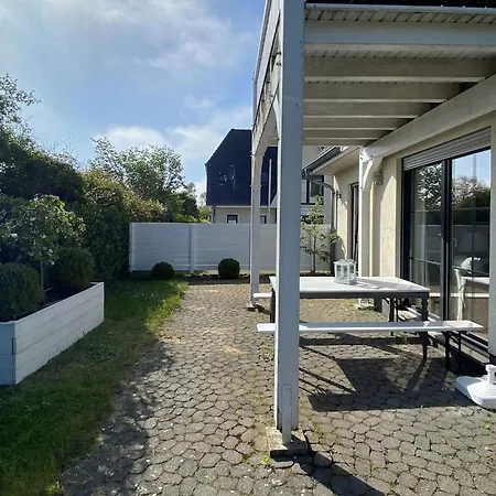 Large Comfortable By The Sea Apartment *