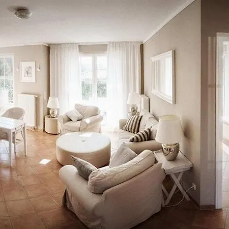 Large Comfortable By The Sea Apartment *